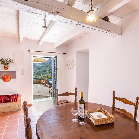 Menetaí Olive Grove Cottage מראה חיצוני תמונה